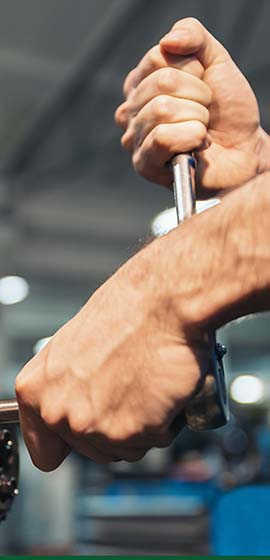 IImage of Professional Mechanic applying proper torque to engine head bolts